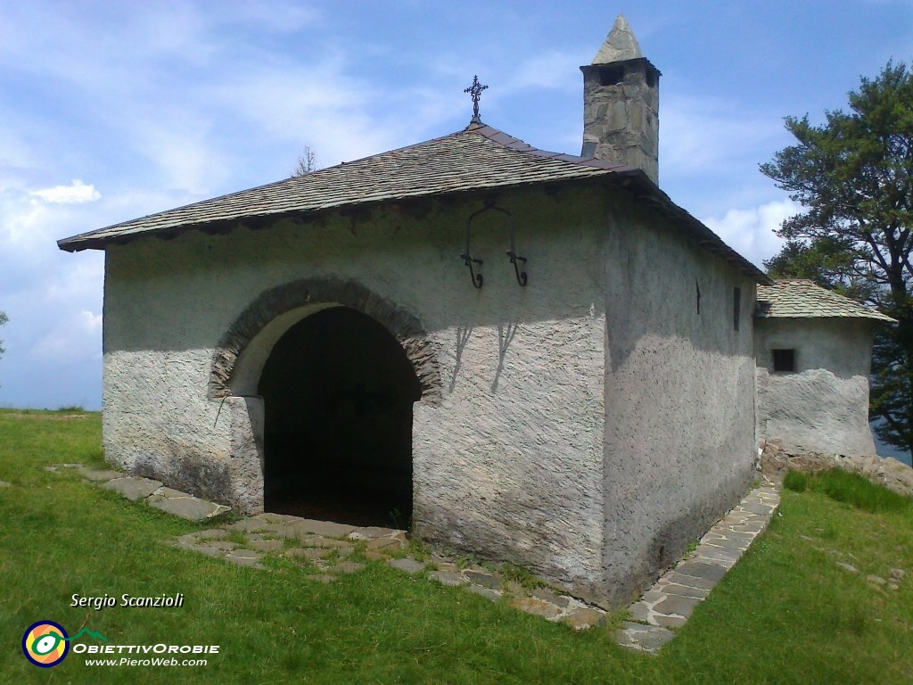 36 Salutiamo anche la Chiesetta di San Ulderico.jpg